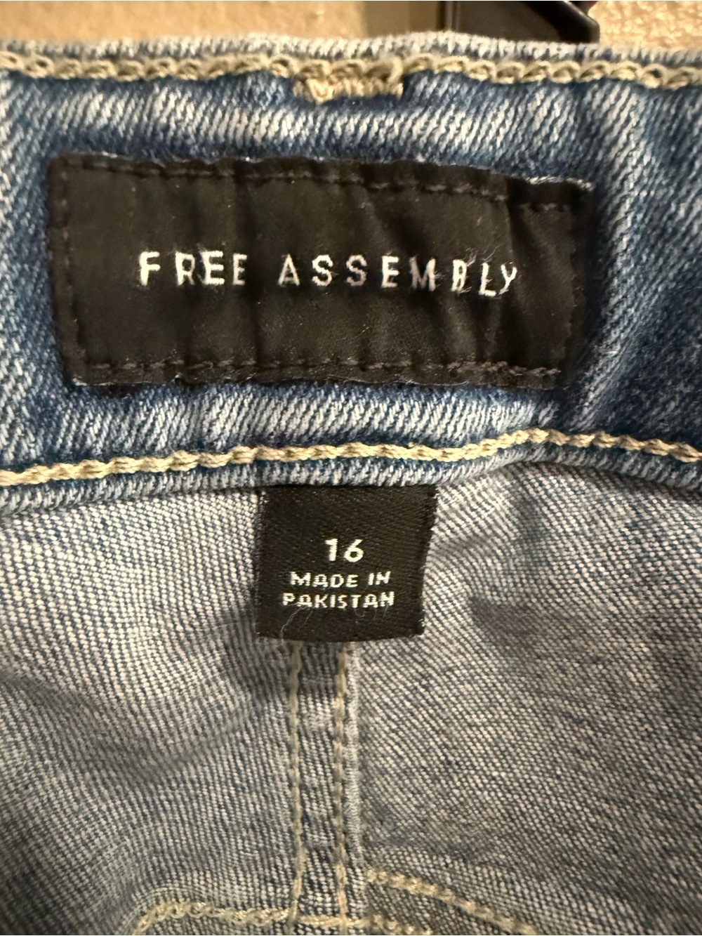 Plus Size Light Wash Skinny Jeans for Women - Picture 4 of 5